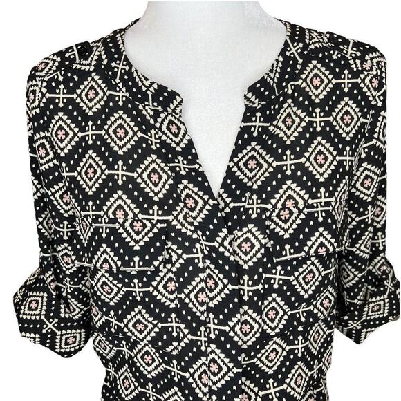 NWT Aqua Women's Aztec Geo Print Split Neck Roll-Tab Sleeve Romper XS - Picture 3 of 15